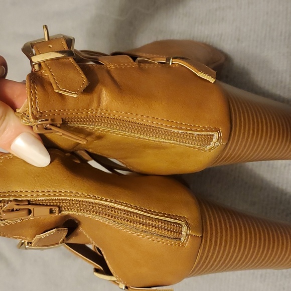 Charlotte Russe Chunky Heels Tan - Picture 2 of 5